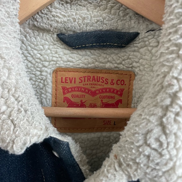 Levi’s Shearling Trucker Jacket - Picture 3 of 4